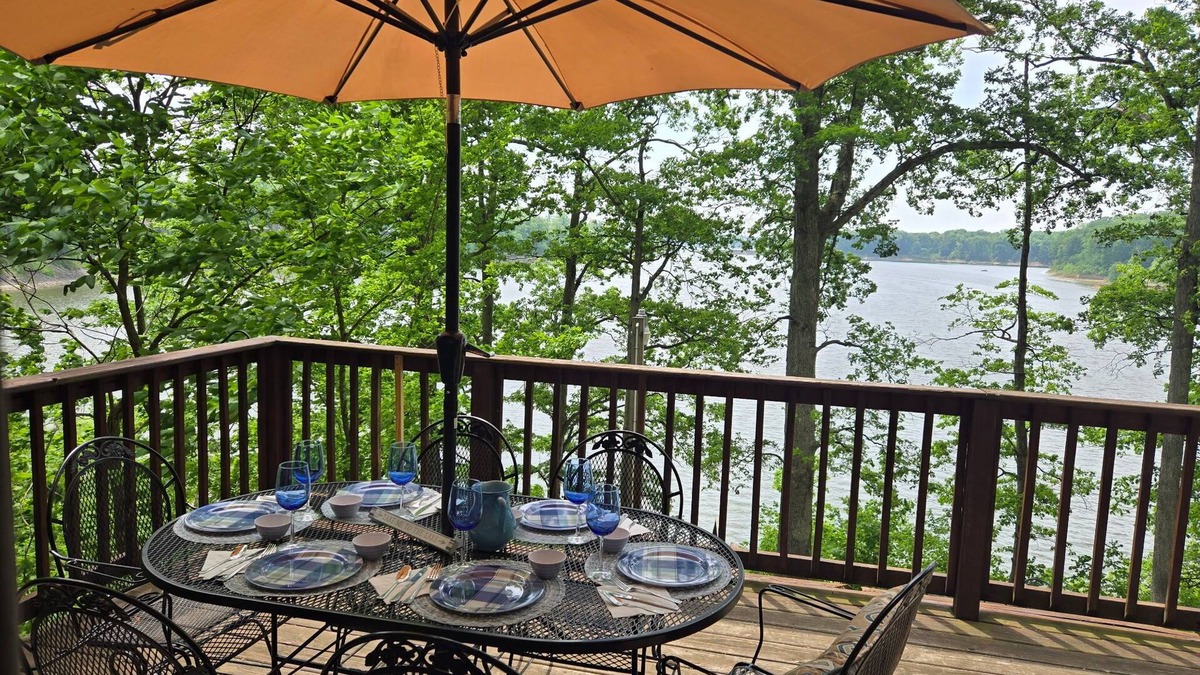 Bellmore House | Huge 4 Bedroom Luxury Log Home on Raccoon Lake