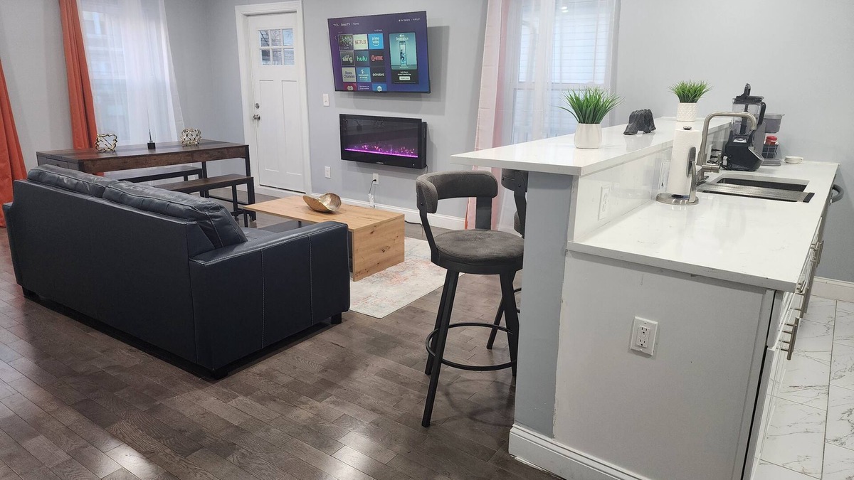 Newark House | Huge 5BR in Best Location ~ 25 Min to NYC