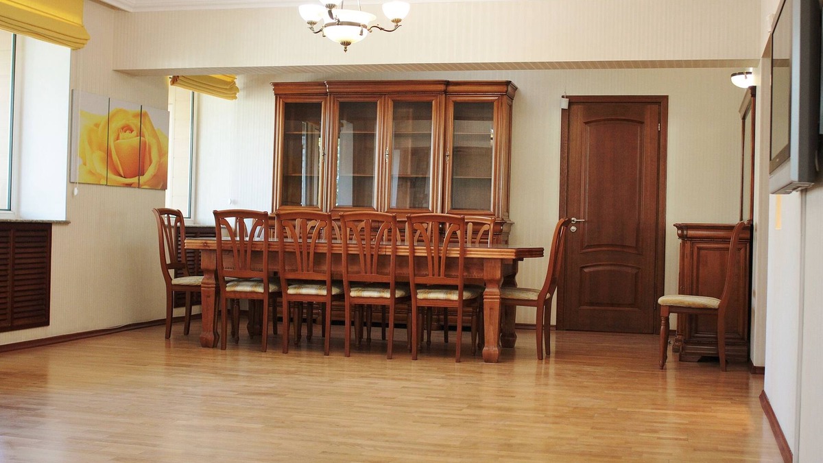 Almaty Apartment | HUGE 600 FT., 3 BEDROOM APARTMENT + transfer