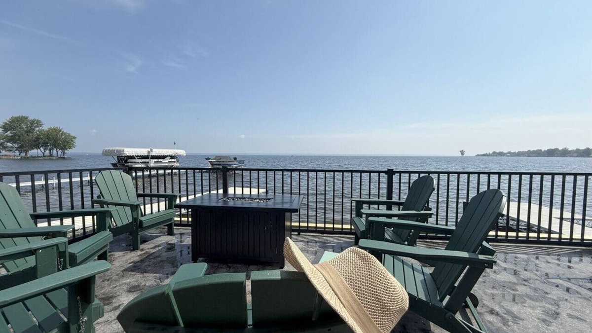 Cicero House | Huge 6BR Oneida Lakefront Retreat - Sleeps 20!