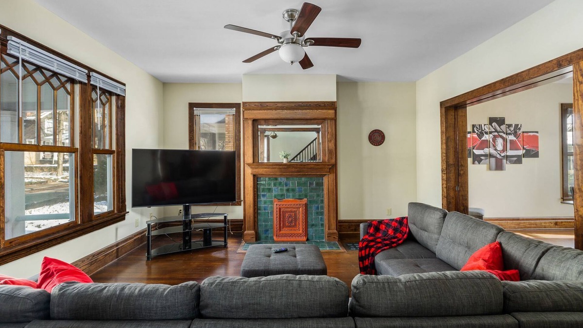 Old North Columbus House | HUGE 7 Bedroom, 4 Bathroom Sleeps 14+