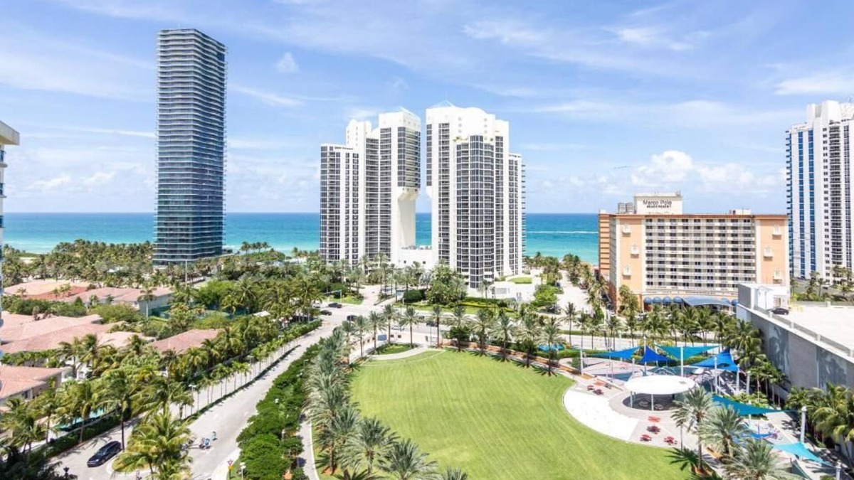 Sunny Isles Beach Condo | Huge Apartment on 15th Floor With Amazing View