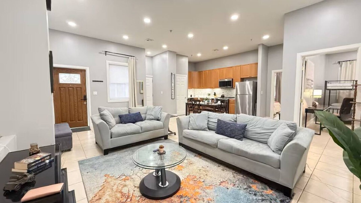 North Bergen Apartment | Huge apartment near NYC+Parking!