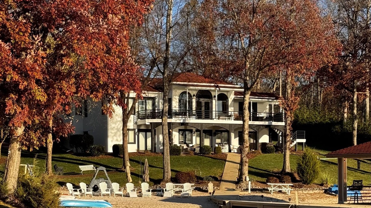 Huddleston House | Huge beach. LOTS of amenities kayaks, boards.