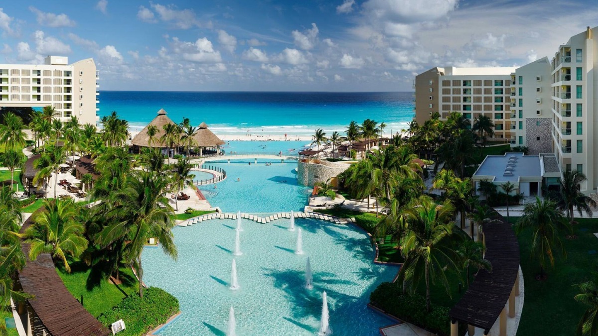 La Isla Resort | Huge beachfront resort in prime Cancun hotel zone location. Full amenities!