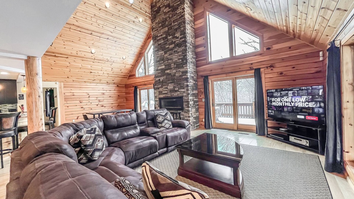 Mountainside House | Huge, Beautiful and Quiet Home with Amazing Amenities
