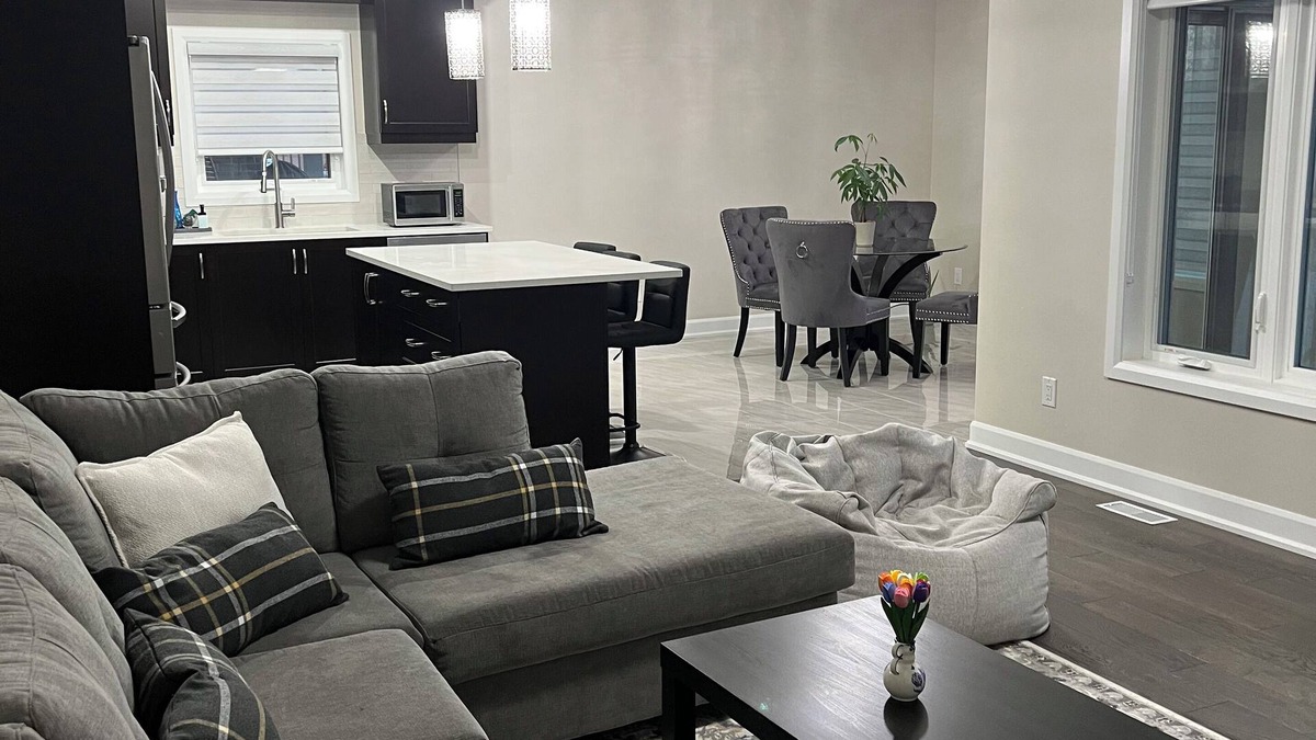 Fort Erie House | HUGE Beautiful Luxury Home