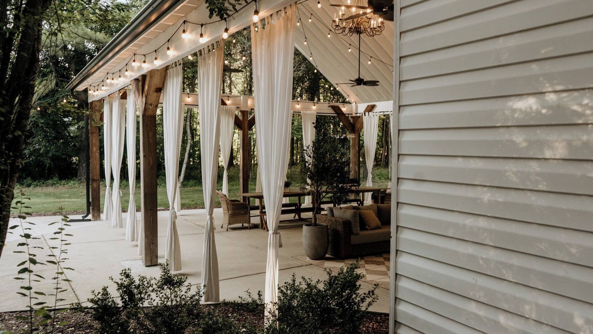 Mint Hill House | Huge Charlotte Farmhouse Villa 25 minutes from downtown!