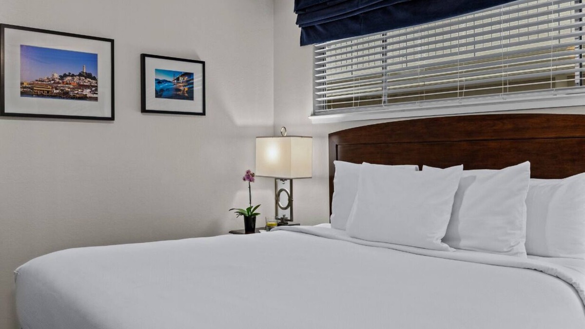Russian Hill Condo | Huge discount! Watch Blue Angel Air Show in golden October!