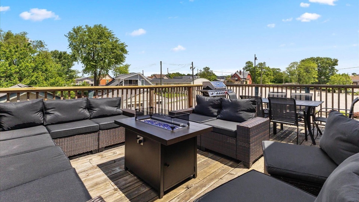 Holy Cross House | Huge Downtown Retreat with Free Parking