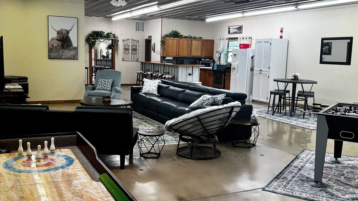 Stillwater House | HUGE Gameroom-Style Barndo in the countryside, minutes to Lake McMurtry & OSU!