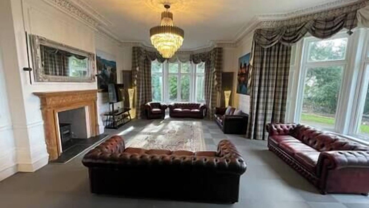 Bont Newydd House | Huge Holiday Home in Fabulous loaction