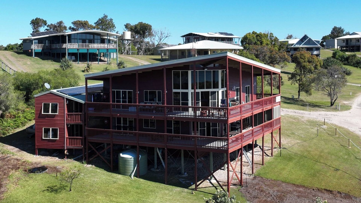 Orchid Beach House | Huge holiday house Orchid Beach Fraser Island K'gari with whale watching views!