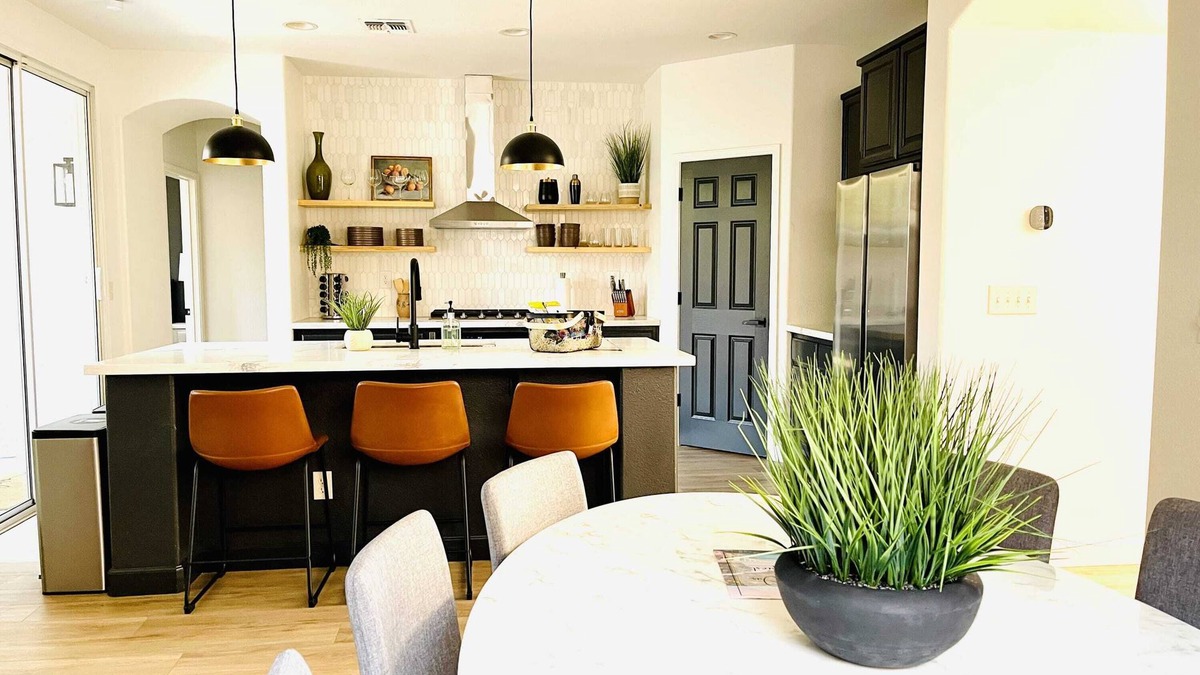 Folsom House | Huge Home near Old Folsom, Pet & Family Friendly