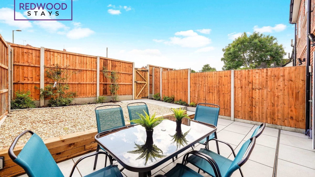 Rushmoor District House | Huge House, Contractors/Families, 2X Free Parking