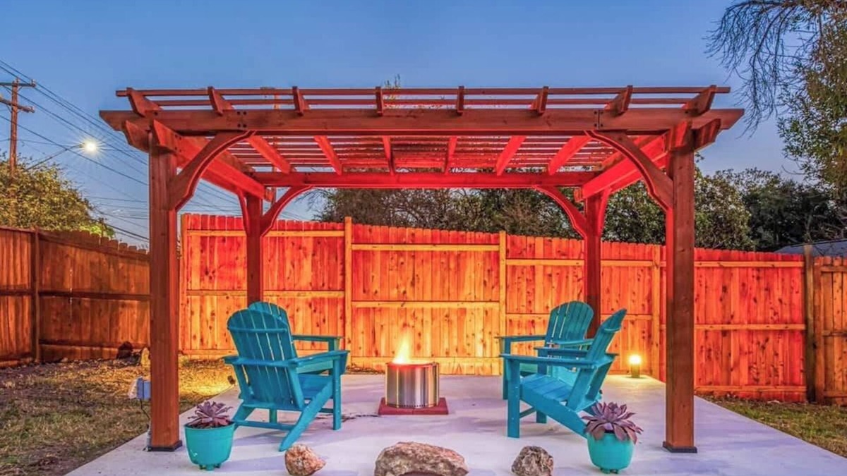 North San Antonio - SAT House | Huge House/Fun/Central/4BD/3BA ~POOL