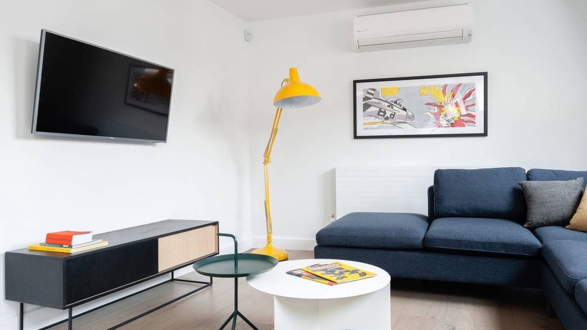 Chinatown Apartment | Huge Leicester Square 2BR - Netflix & AC