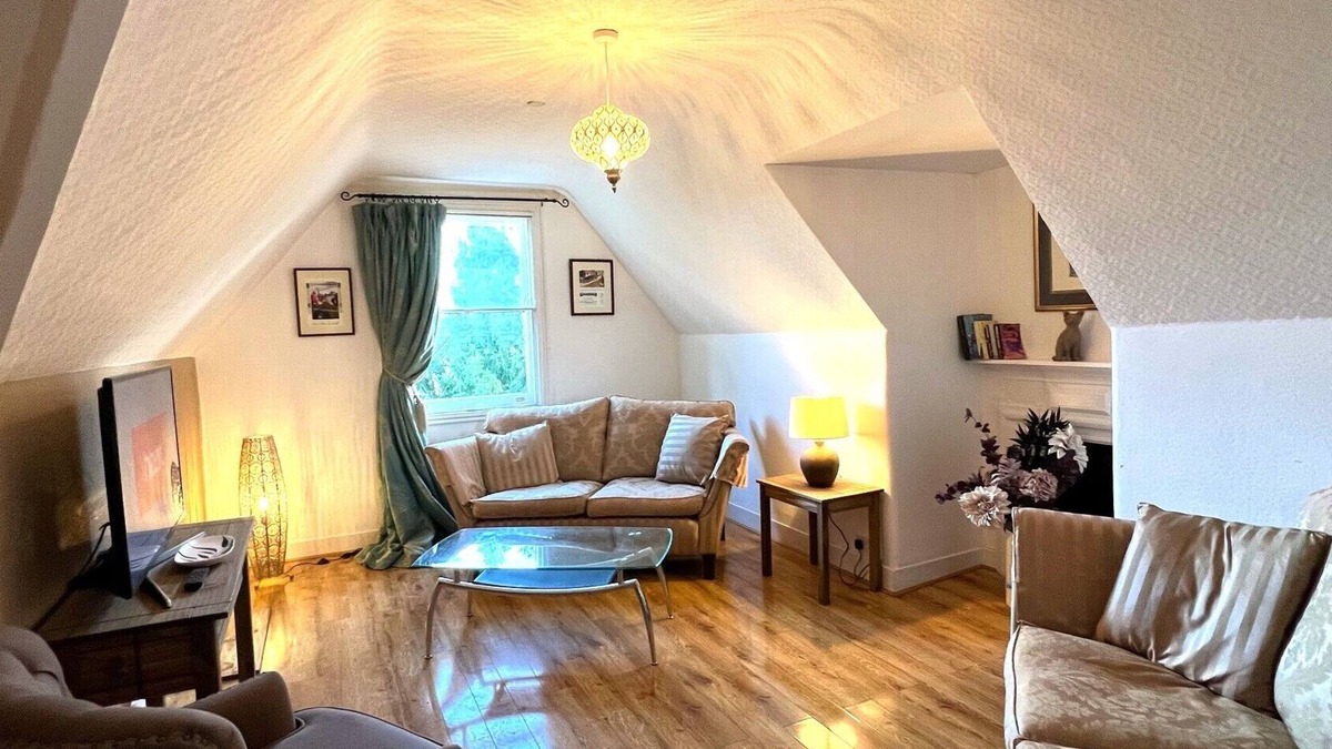 Catford Apartment | Huge loft apartment perfect for a visit to London, with parking and garden