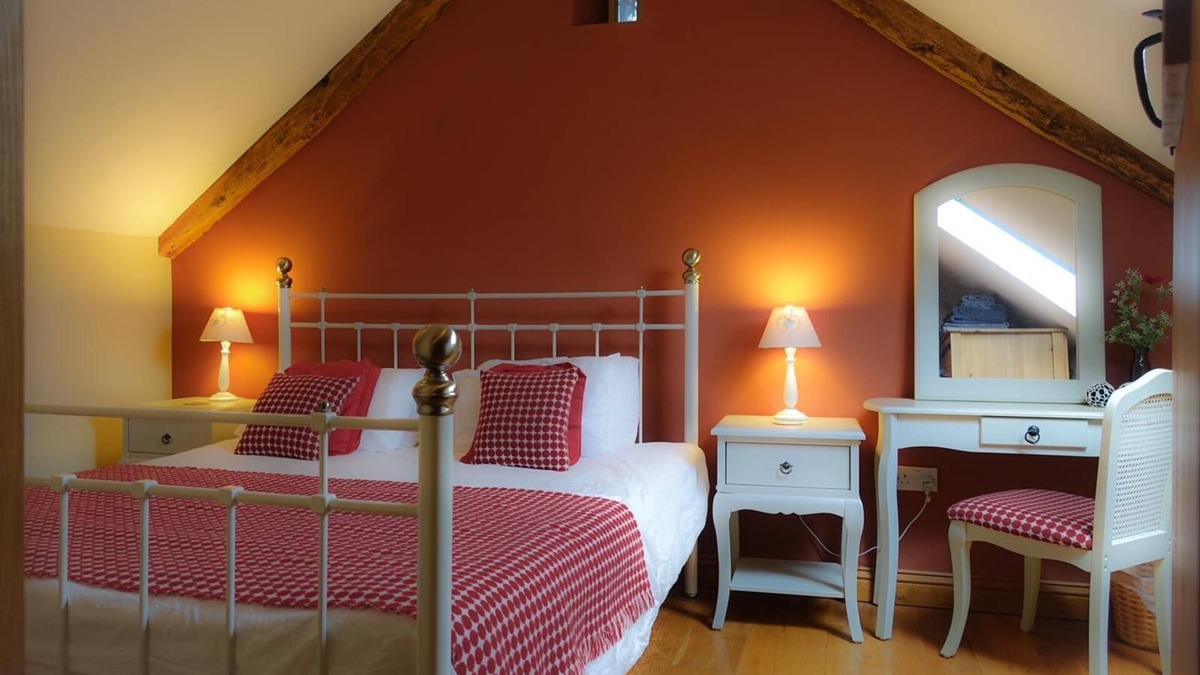 Llangadog Cottage | Huge Luxurious Barn conversion