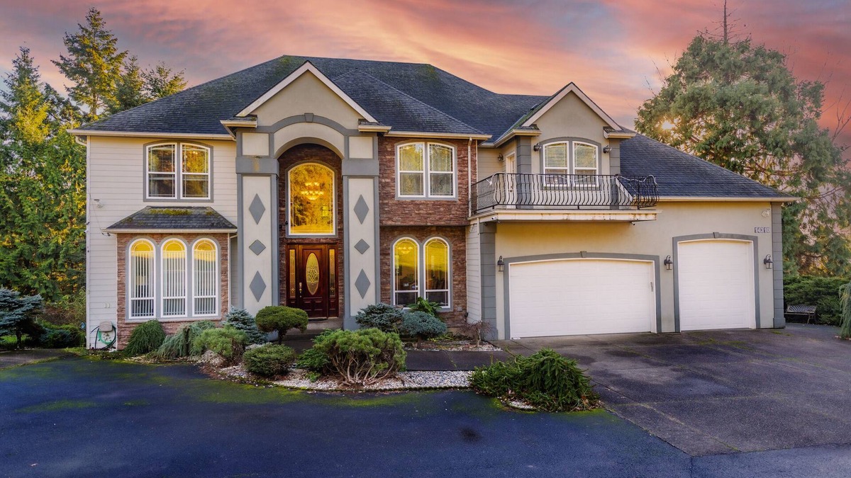 Powellhurst-Gilbert House | Huge Luxury Home with huge Deck near Powell Butte Park