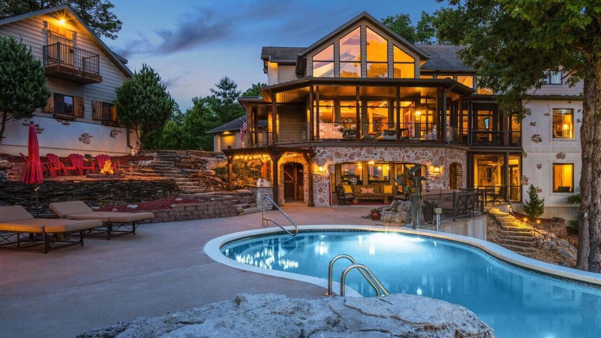 Linn Creek House | Huge Mansion/Pool/Sleeps 30+