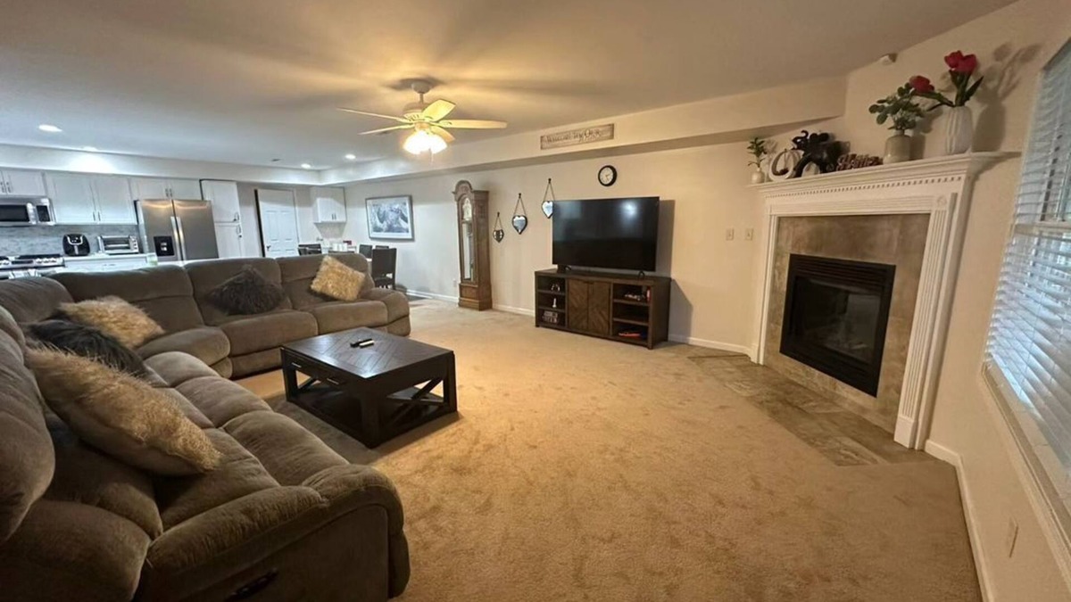 Tonawanda Villa | HUGE, Modern 3-Bed Villa in ❤️ of WNY Buffalo Niagara Falls