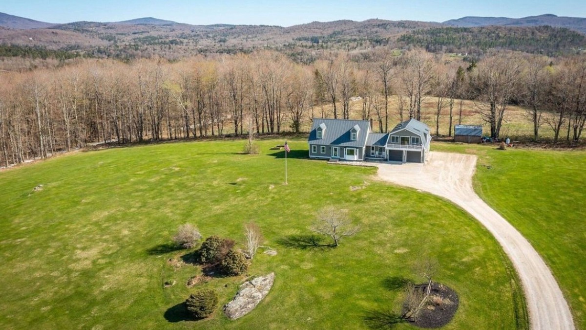Mount Holly House | Huge Modern Estate w/hot tub, mountain views, minutes to Okemo