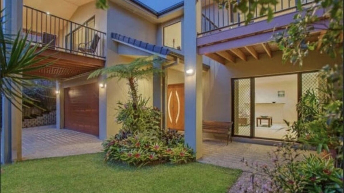 Banora Point House | Huge Modern Home close to everything!