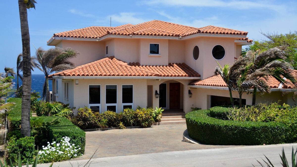 Antoneys Cay House | Huge Oceanfront House, Private Pool. 5 mins from West Bay Beach