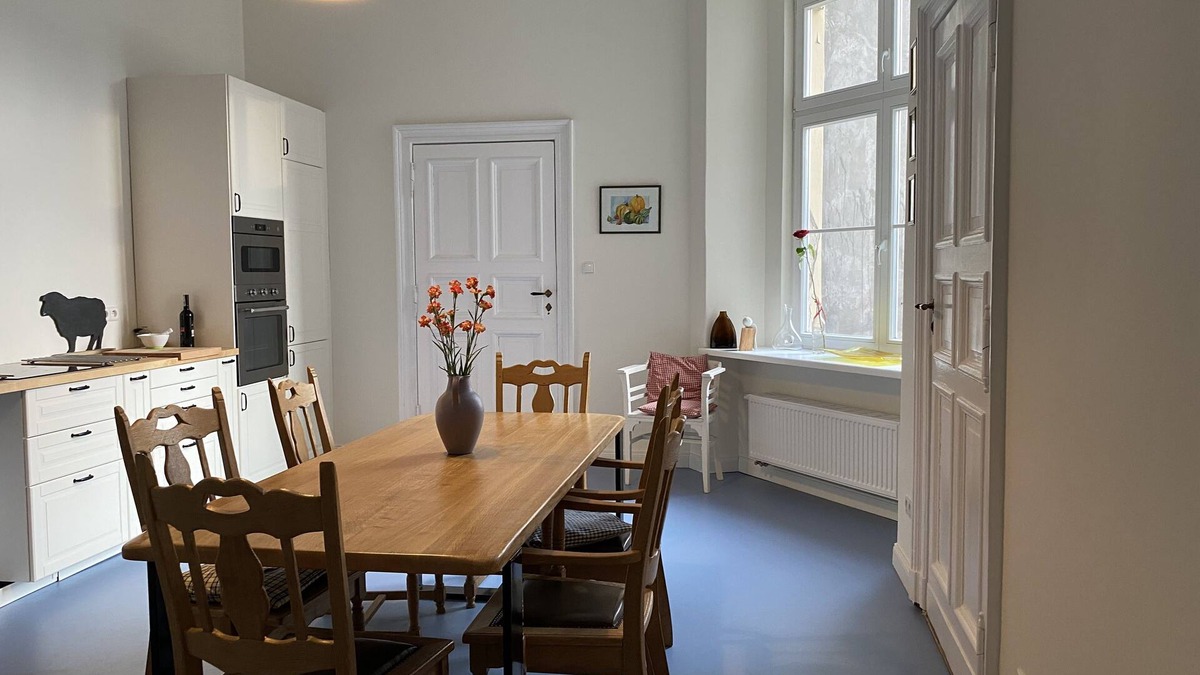 Krzyki Apartment | Huge old building, 2 bathrooms, 3 toilets, 16 m² covered terrace