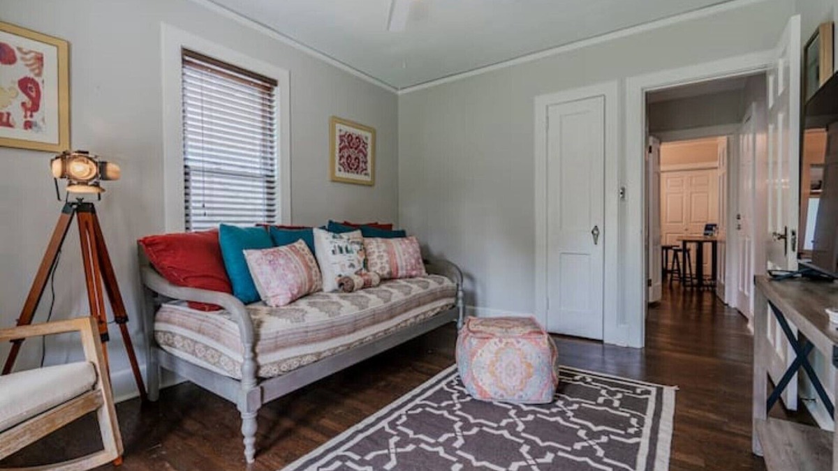 Piedmont Heights House | Huge one bedroom inlaw apartment near the Beltline