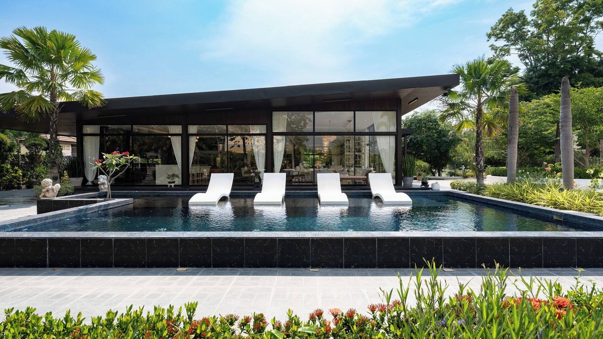 Huai Yai Villa | Huge Pool Villa with Private Lake 4BR/10 Persons