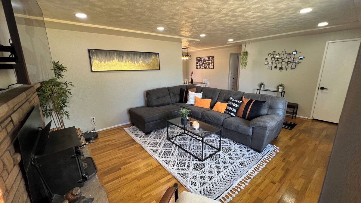 Parkland Apartment | 💥HUGE, PRIVATE, 3 BEDROOM/1 BATH NEAR PLU & JBLM💥