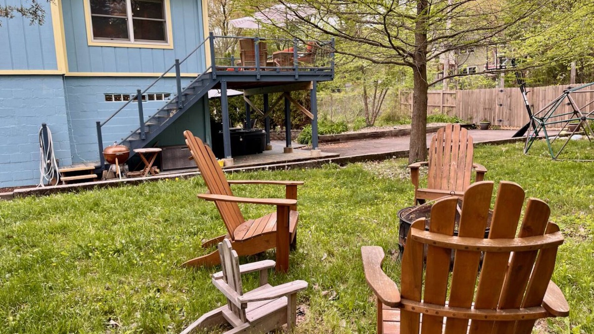 Miller Beach House | Huge Private Yard w/hot tub 2 blocks from Beach