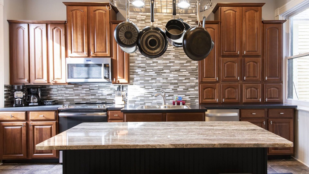 Highlands House | Huge Remodeled Home, Walk to Everything! 5 bedrooms/5 baths with patio and grill