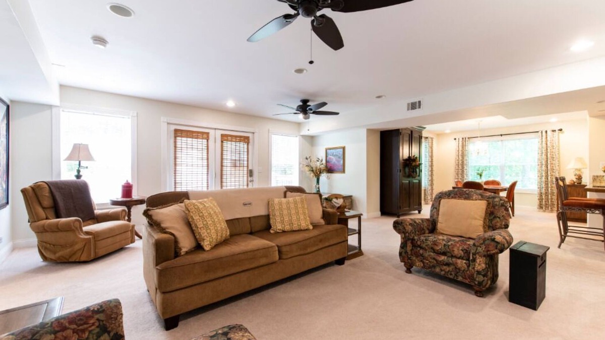 Fisherville Apartment | Huge ROMANTIC apartment for short or long stays