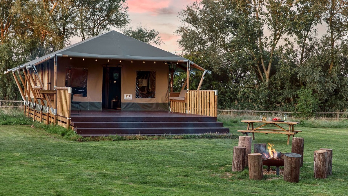 Littleport Cabin | Huge Safari Lodge with Swimming Lake