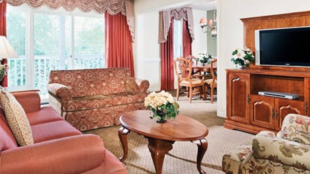 Williamsburg Condo | HUGE SALE GOING ON NOW! 2 bedroom Kingsgate, loaded with amenities!
