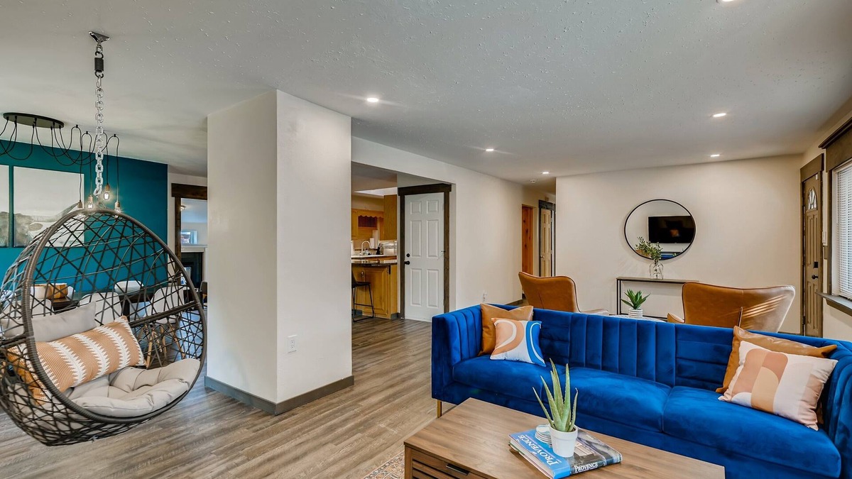 Alta Vista Area House | Huge & Stylish 5bd3ba Close to Denver & Boulder! Dog friendly!