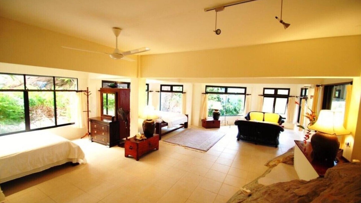 Kudat Villa | Huge Sunset Suite Room with amazing sea and garden view