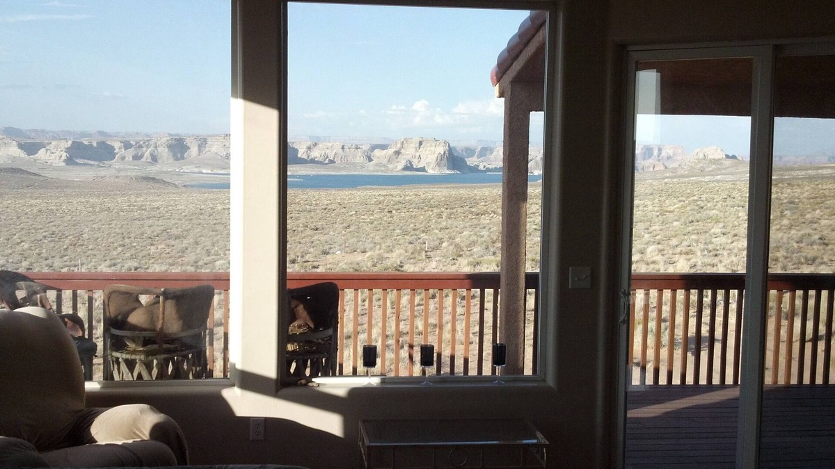 Greenehaven House | Huge Views Huge Home 5 BDRM Unobstructed View of Lake Powell Secluded Quiet