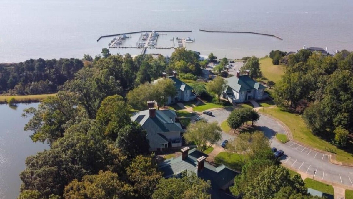 Lackey House | Huge water view 2/2 condo in "Kingsmill on the James"