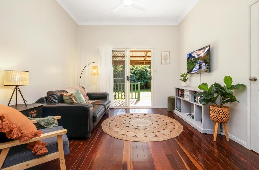 Yeppoon House | Hughes Hideaway - 2BR Cottage on 1 Acre w Air Con, King Beds