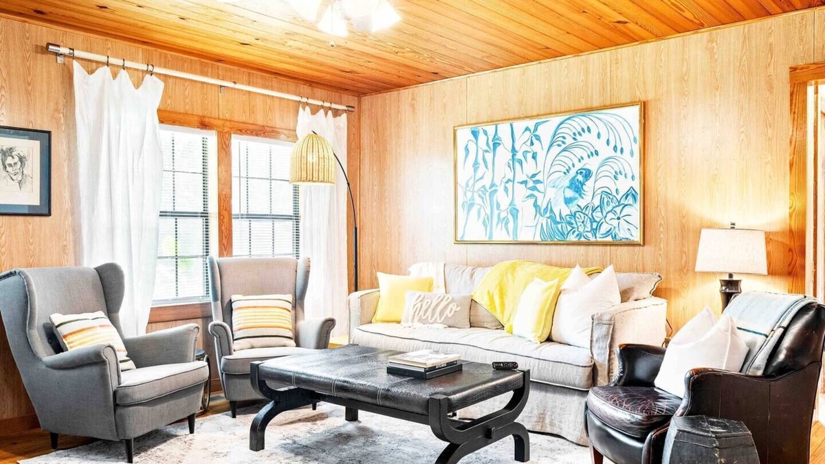 Cullman Cottage | Humble Bee Cottage-Walmart Distribution-Rehau-4mi. to Cullman Christkndlmarkt