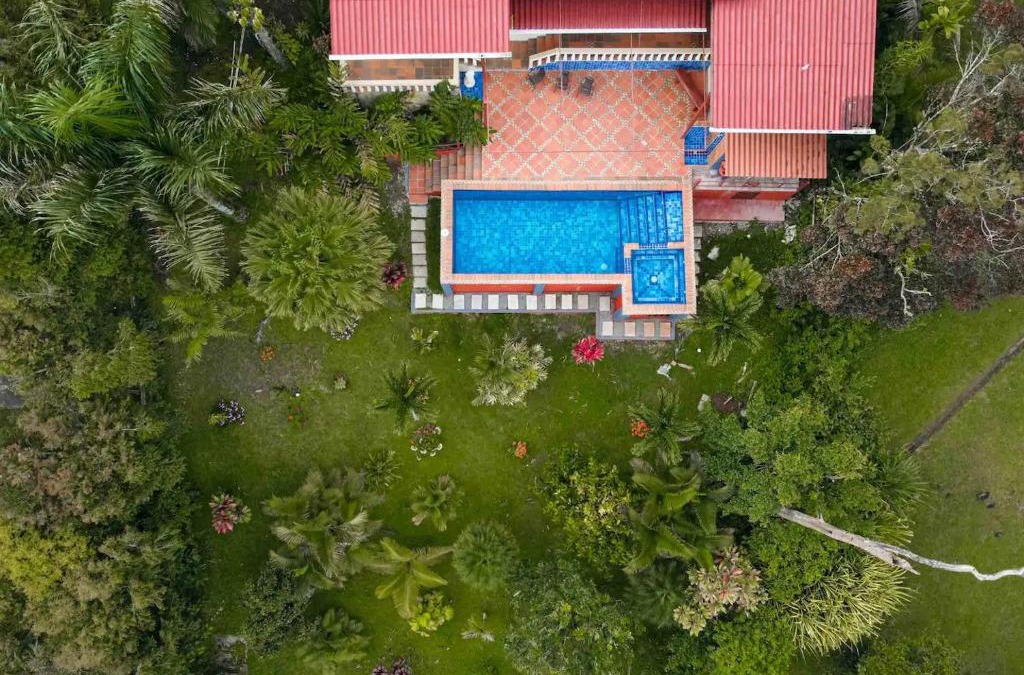 Cerro Azul Villa | Hummingbird House Panama
