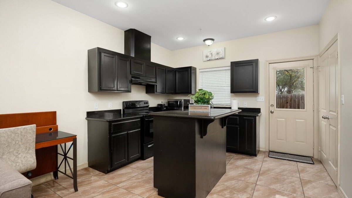 Pharr Apartment | Hummingbird apartment 7