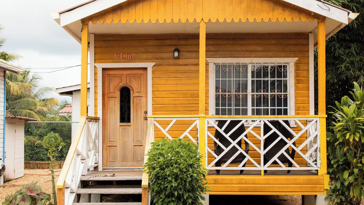 Dangriga Bed & Breakfast | Hummingbird Estate Cabanas