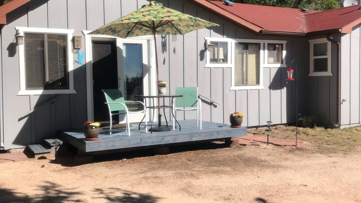 Colorado Springs Cottage | Hummingbird Guest Cottage on Black Forest Ranch
