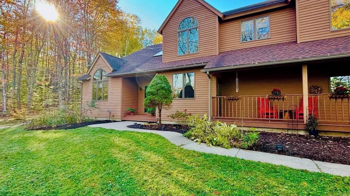 Hinsdale House | Hummingbird Haven is a Berkshires Retreat surrounded by Nature and Local Charm.
