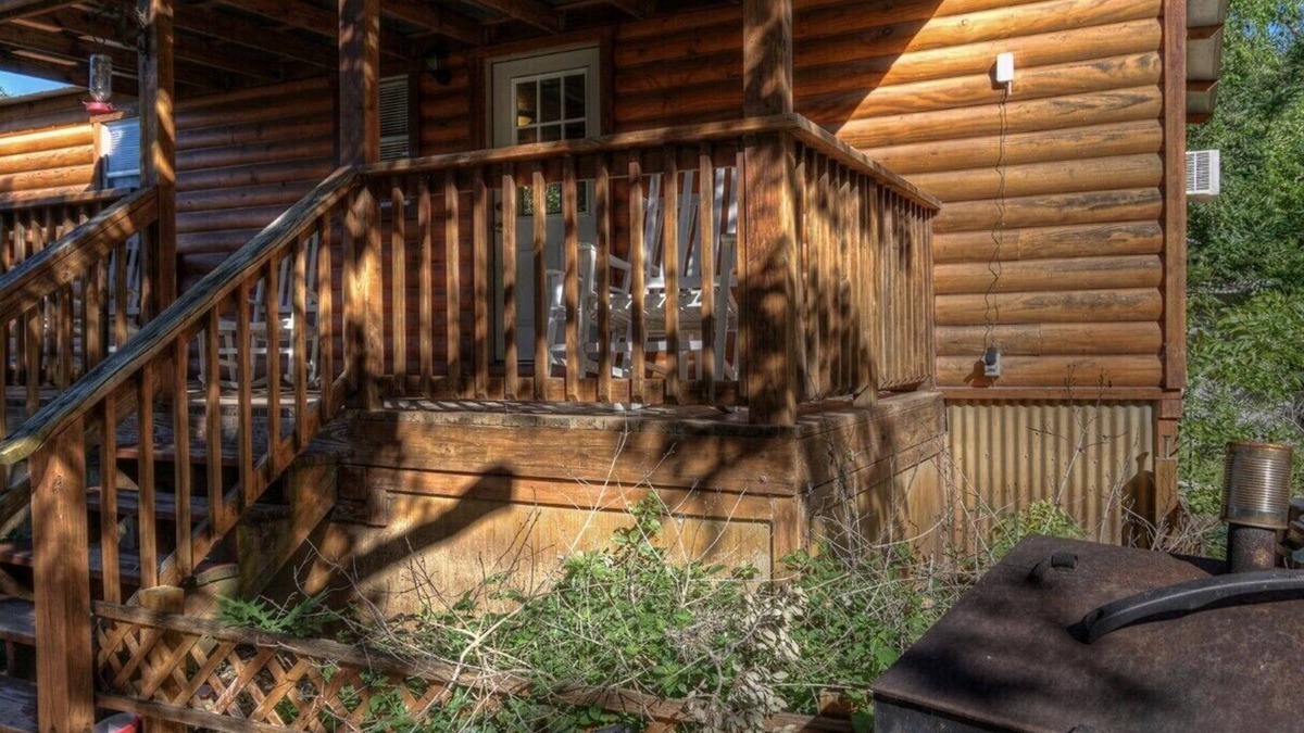 Utopia Cabin | HummingBird Haven River Cabin